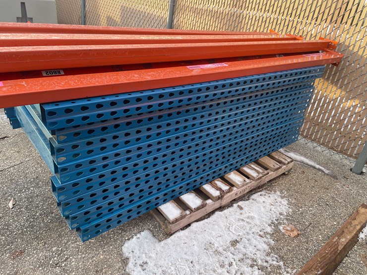 #4072-•-(8)-pallet-rack-uprights-and-(8)-beams-(09)-image-13