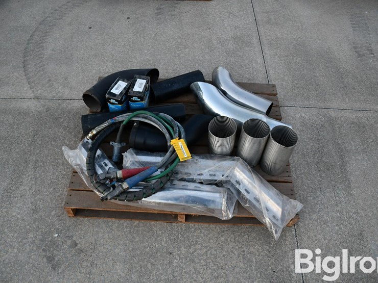pallet-of-truck-tractor-parts-image-2