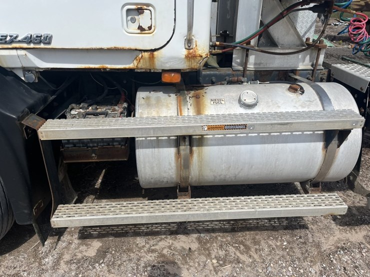 #1556-•-1999-mack-e7-460-day-cab-truck-tractor-image-8