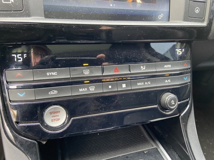 2017-jaguar-xe-25t-sedan-image-23