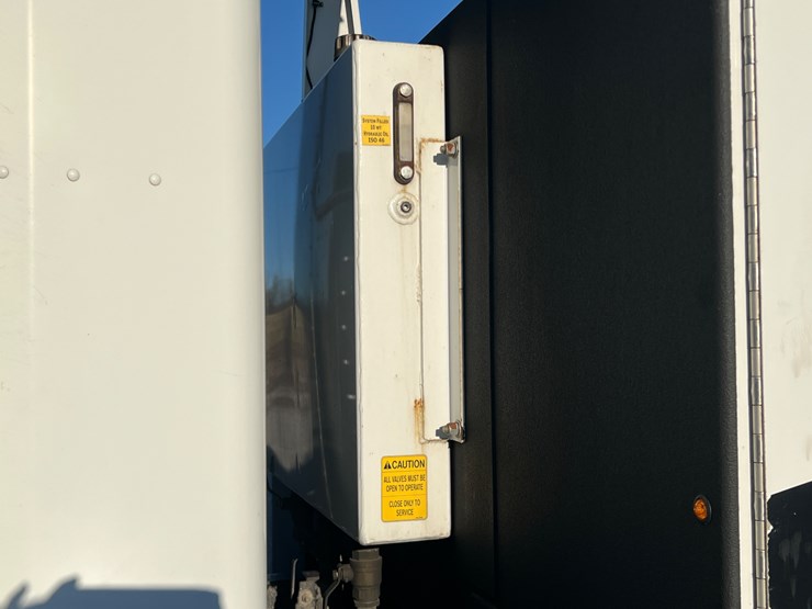 2008-kenworth-t300-image-30