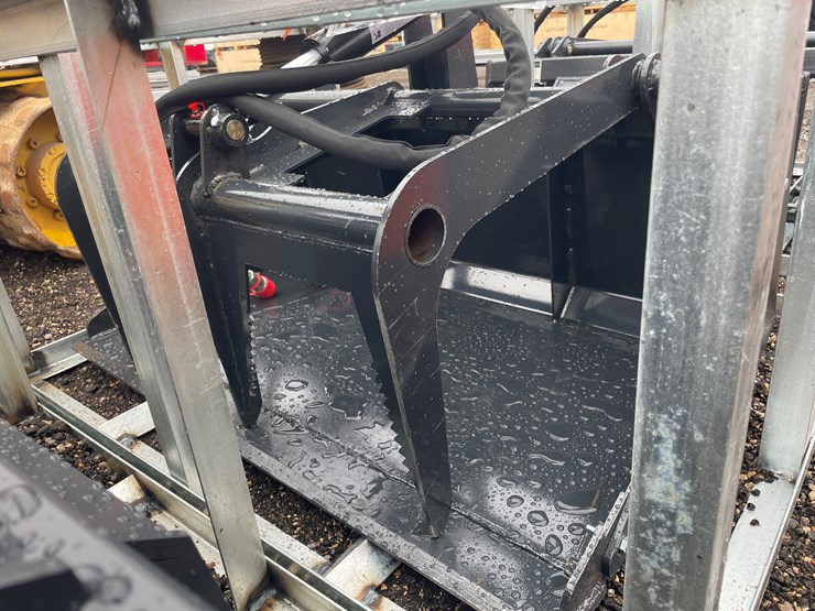 #1164-•-unused,-landhonor-mini-skidsteer-grapple-bucket-image-1