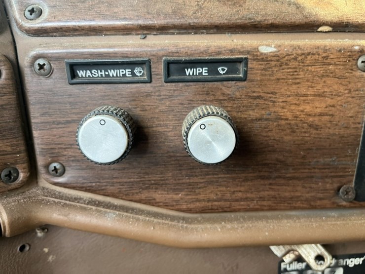 #2201-•-1988-freightliner-mb80-tandem-axle-dump-truck-image-53