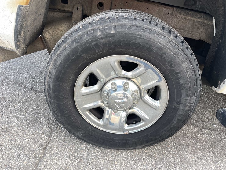 2016-ram-2500-tradesman-image-12