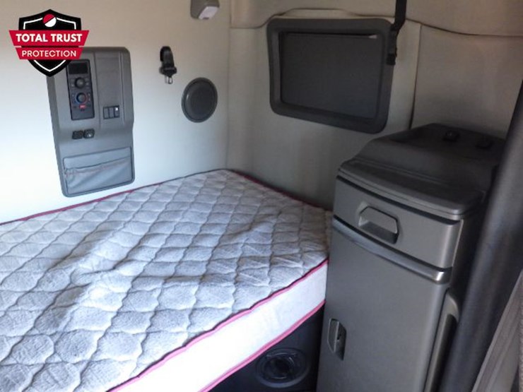 2023-volvo-vnl-760-image-5