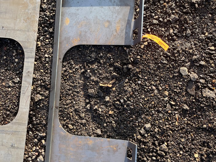 #1188-•-unused,-skidsteer-open-center-weldable-quick-attach-plate-image-4