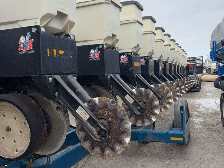 2008-kinze-3600-image-7