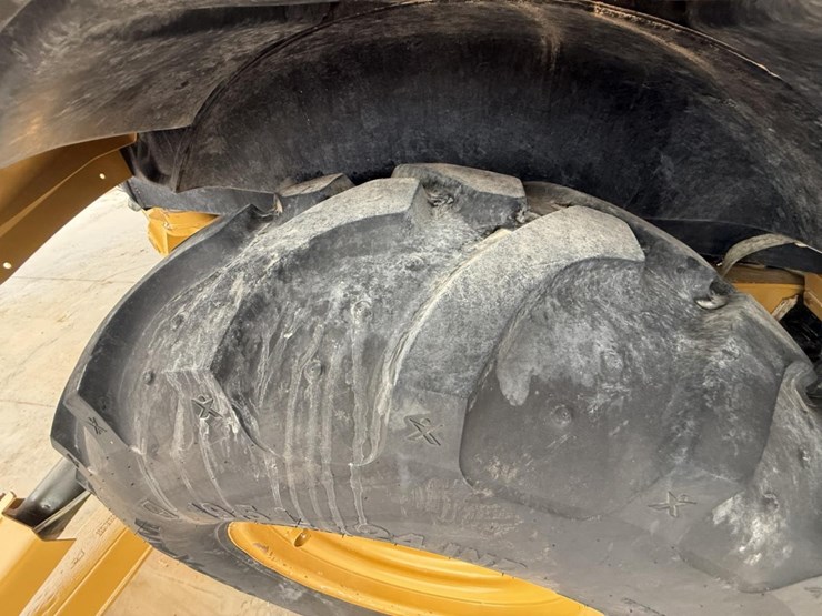 2018-caterpillar-420f2-image-24