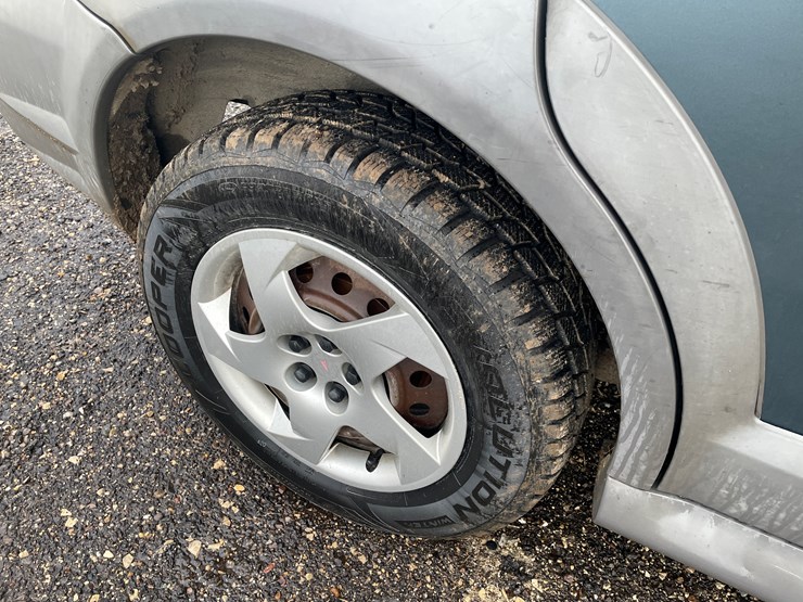 #1026-•-2006-pontiac-vibe-hatchback-(has-wi-title)-image-15