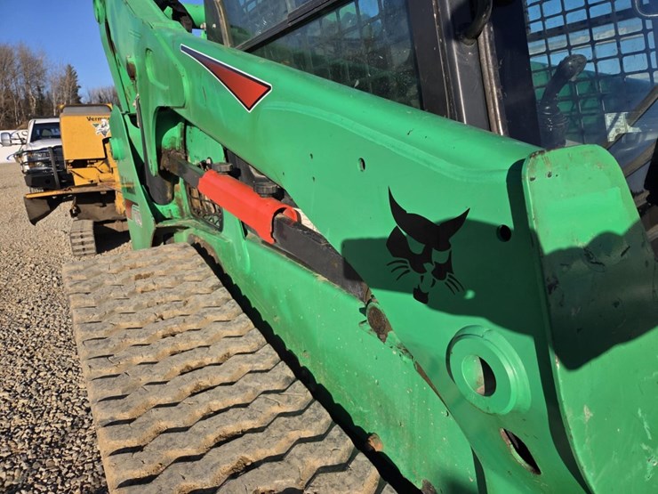 2018-bobcat-t740-image-15