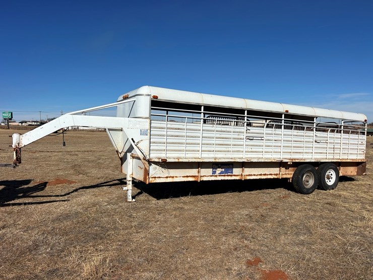 #83-•-1993-gooseneck-livestock-trailer-image-1