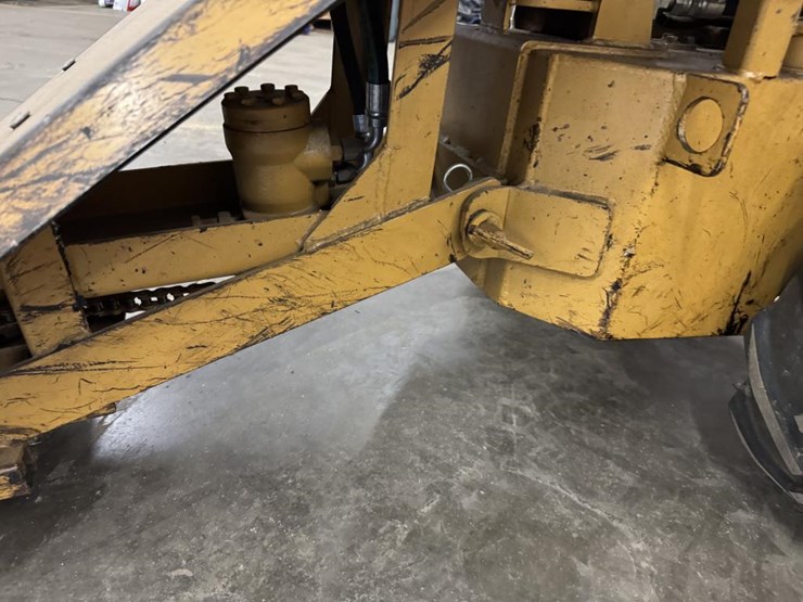 #3280-•-ase-hydraulic-tractor-with-roof-remover-attachment-image-20