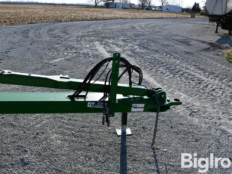 2024-john-deere-2100-image-11