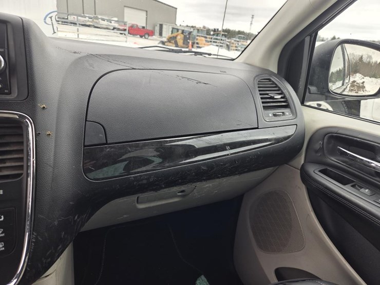 2012-dodge-grand-caravan-image-37