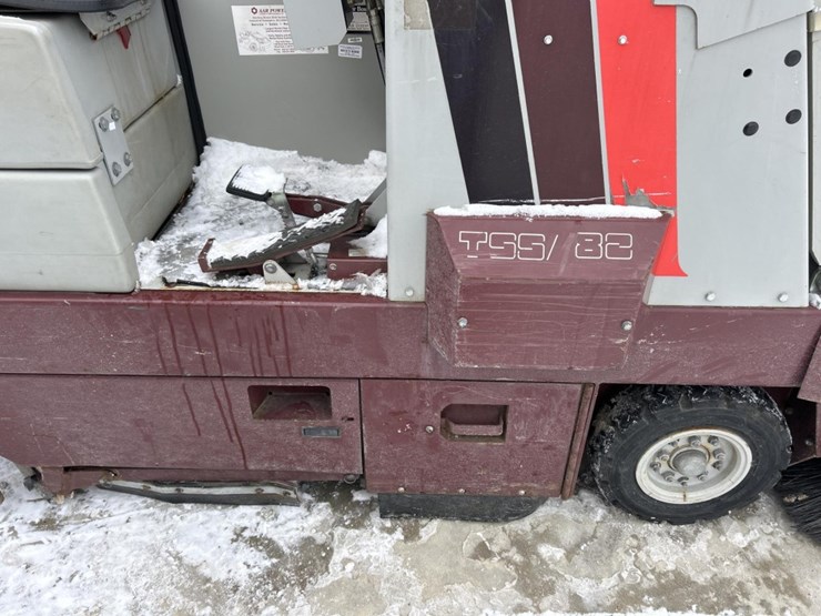 #5012-•-power-boss-tss-floor-scrubber-sweeper-image-16