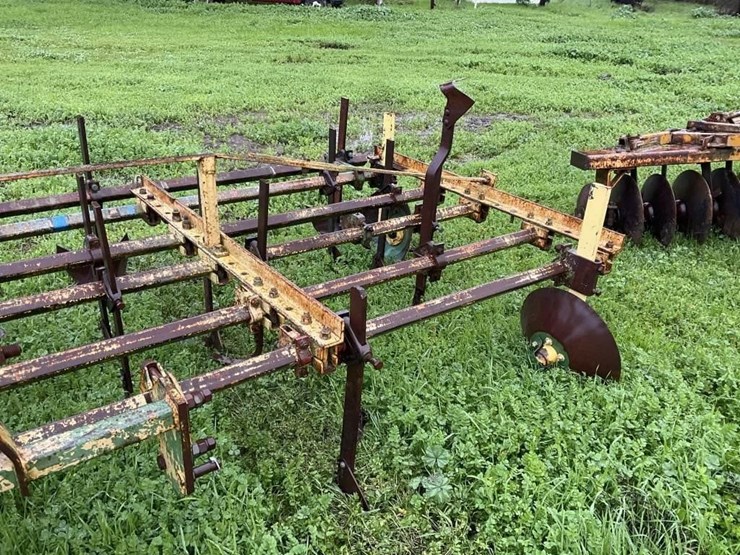(offsite)-custom-3-pt-3-row-60"-cultivator-image-8