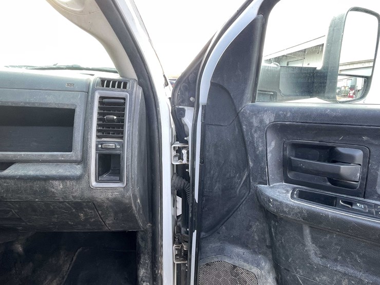 2016-ram-2500-tradesman-image-53