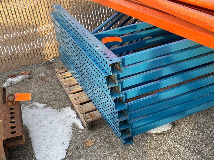 #4072-•-(8)-pallet-rack-uprights-and-(8)-beams-(09)-image-15
