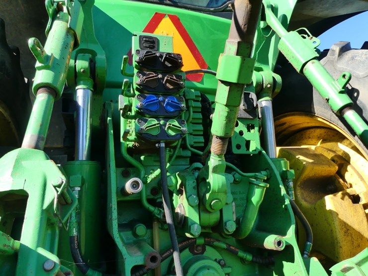 2012-john-deere-8235r-image-6