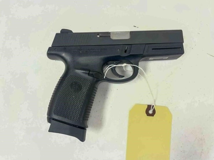 smith-&-wesson-pistol-image-1