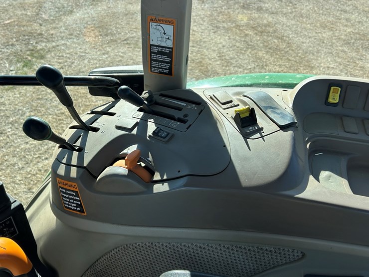 john-deere-6105e-image-38