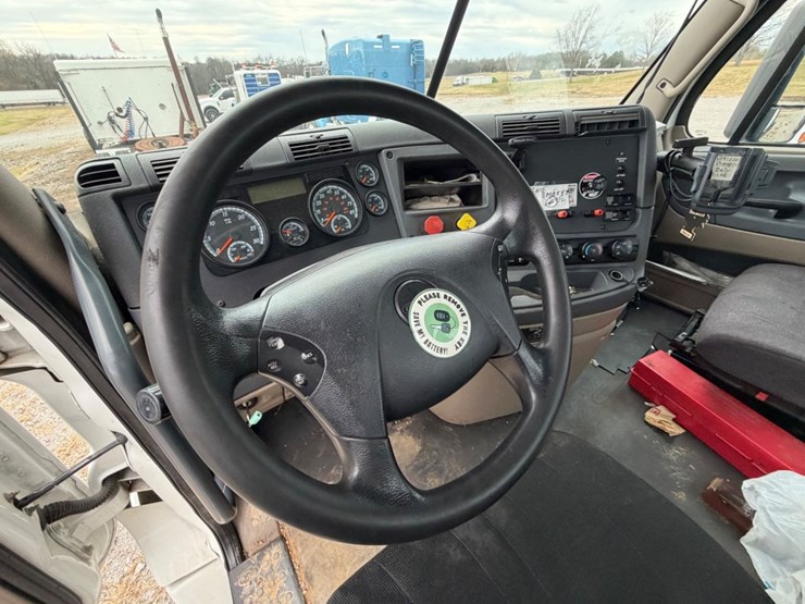 #30502-•-2018-freightliner-cascadia-tandem-axle-truck-tract-image-25