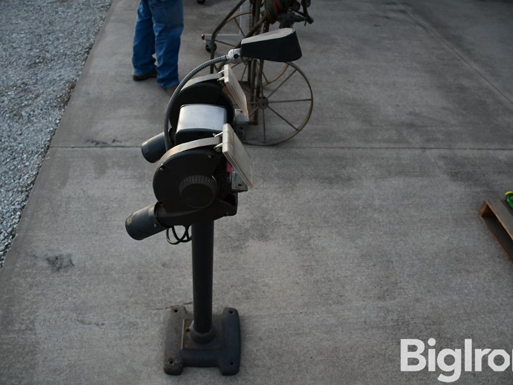 sears-craftsman-397.19440-1/2-hp-bench-grinder-image-4