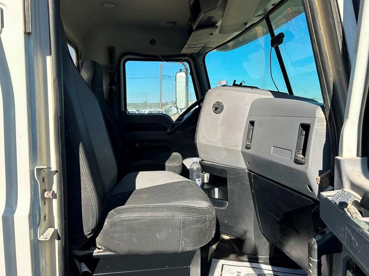 2020-mack-granite-image-8