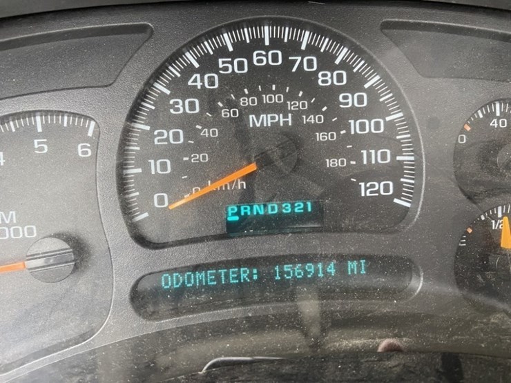 2004-chevrolet-silverado-4x4-pickup-image-25