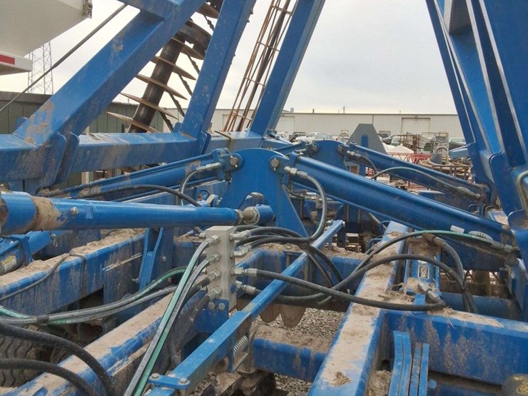 land-7431-29ft-disc,-vertical-tillage,-with-rear-basket,-walking-tandems,-19''-front-blades,-nice-image-4