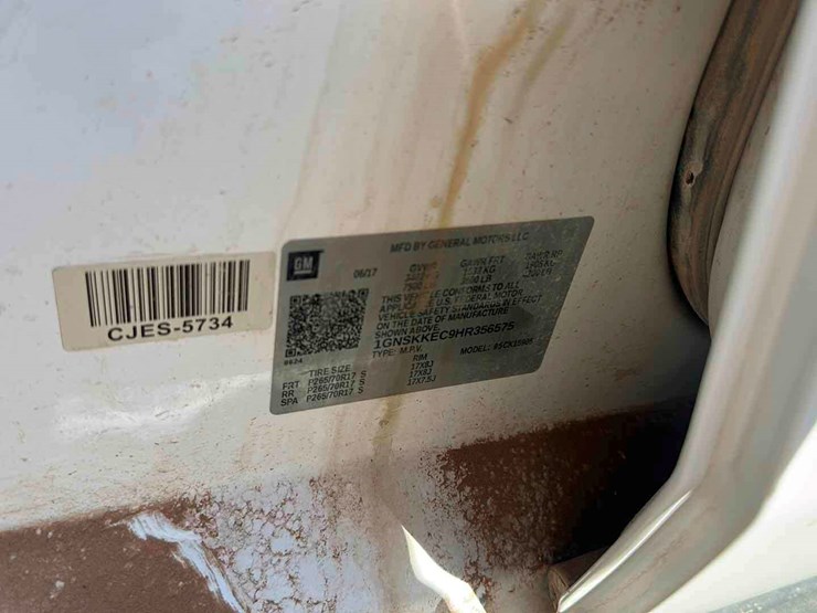 2017-chevrolet-suburban-image-6