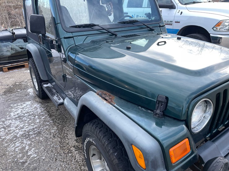 2000-jeep-wrangler-sport-image-18