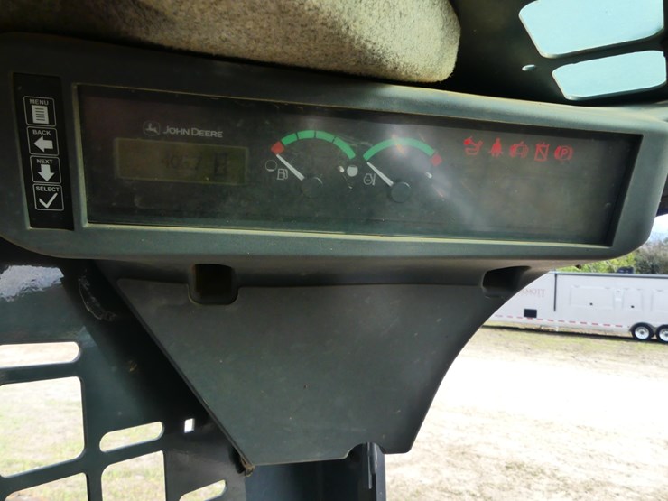 2020-deere-317g-image-17