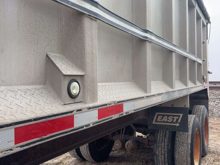 1997-mac-34ft-dump-trailer,-tires-are-80%,-new-hoist-2-years-ago,-new-liner-2-years-ago,-automatic-roll-tarp,-new-jacks,-just-downsizing,-nice-trailer-image-10