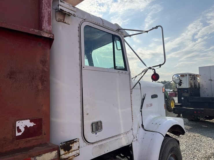 #2201-•-1988-freightliner-mb80-tandem-axle-dump-truck-image-26