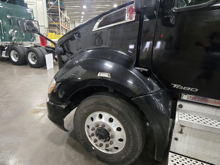 2015-kenworth-t680-image-12