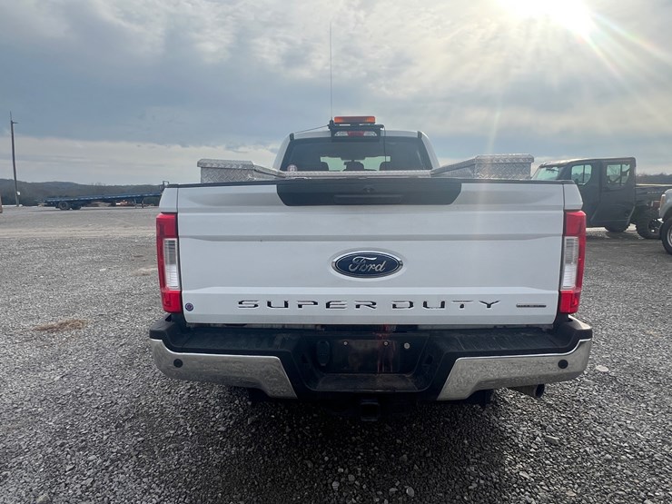 2019-ford-f250-xl-image-4