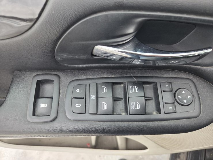 2012-dodge-grand-caravan-image-44