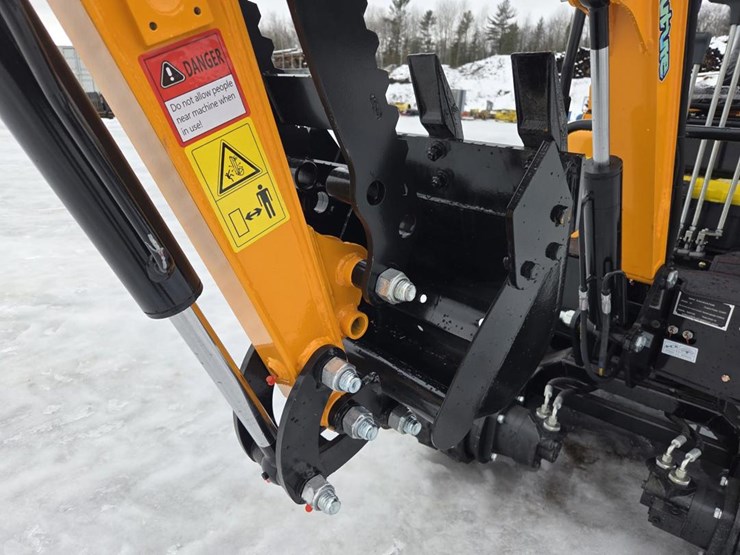 #2192-•-unused-future-ft15-mini-excavator-image-9