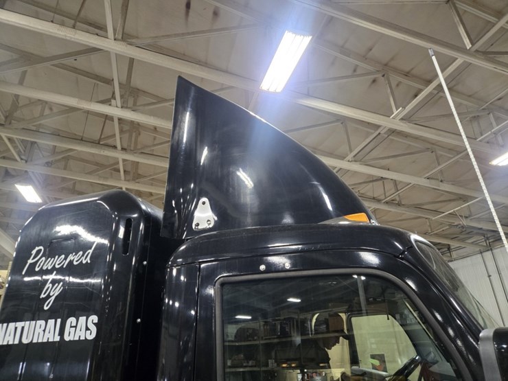 2015-kenworth-t680-image-17