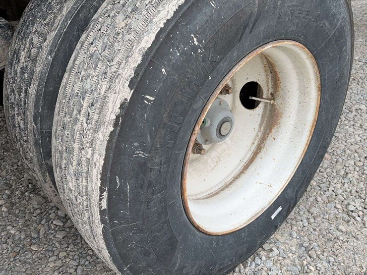 1990-east-28ft-dump-trailer,-new-hoist,-like-new-tires,-and-newer-tarp,-newer-tarp-bows,-good-liner,-really-good-shape-for-the-year,-good-shape,-just-downsizing-image-19