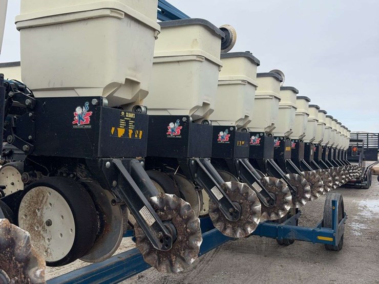 2008-kinze-3600-image-5