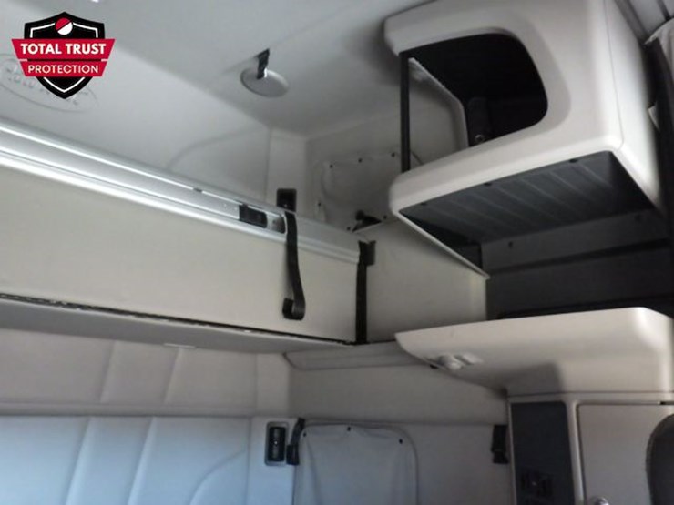 2023-peterbilt-579-image-5