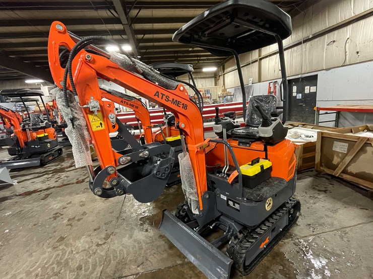 #4035-•-2025-unused-me18-mini-excavator-(o9)-image-1