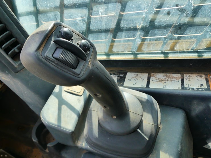 2013-deere-333e-image-13