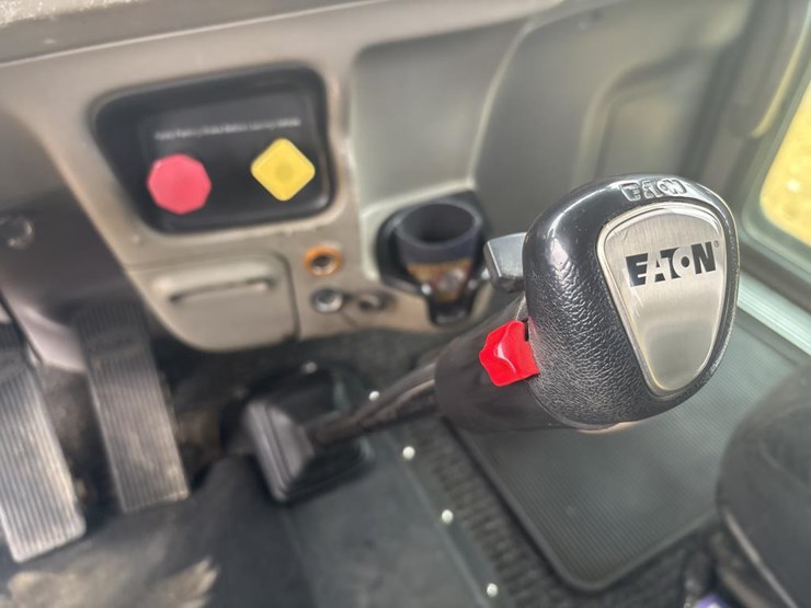 2006-peterbilt-379-image-33