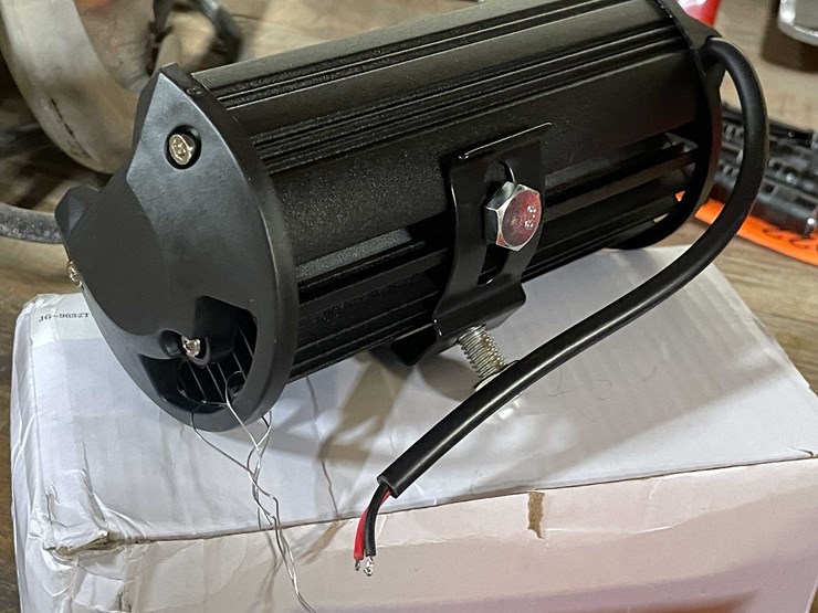 #2024-•-(2)-led-6-1/2"-l-work-lights,-12/24vdc-(pr11)-image-3