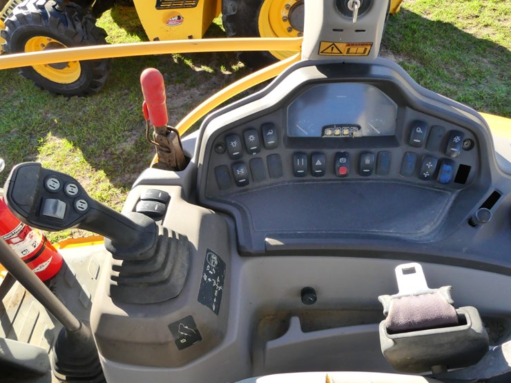 2012-volvo-bl70b-image-18