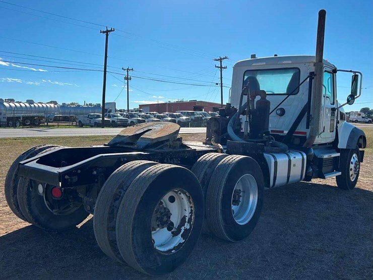 2020-mack-granite-image-4