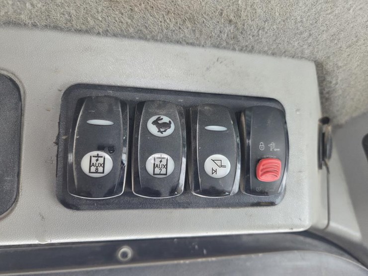 caterpillar-236d-image-41